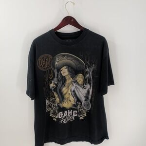 Dyse One La Reina Gun Smoke Taille Game Related Graphic T-Shirt Black Size XL‎